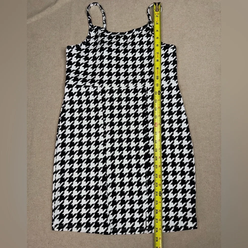 Between Girls Dress Size 12 Black White Houndstooth Sleeveless Shift Short